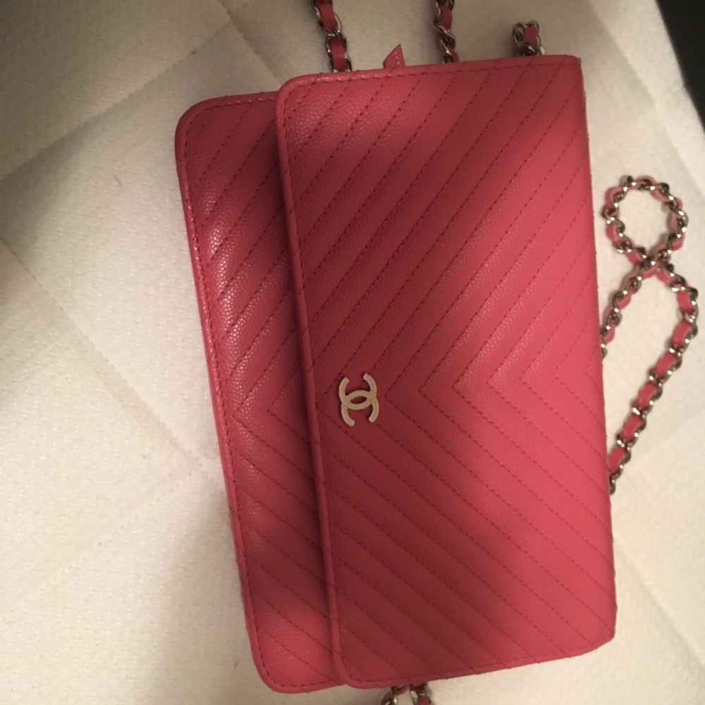 Chanel chevron caviar leather woc in pink